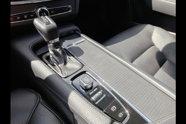 Volvo V90 191PK T4 Momentum | BLIS | Carplay | ACC | PDC V+A | Camera Achter | Voorstoelen Verwarmd | Trekhaak |