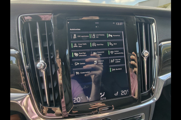 Volvo V90 191PK T4 Momentum | BLIS | Carplay | ACC | PDC V+A | Camera Achter | Voorstoelen Verwarmd | Trekhaak |