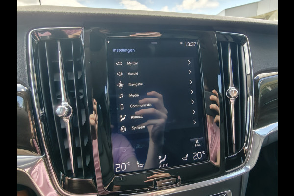 Volvo V90 191PK T4 Momentum | BLIS | Carplay | ACC | PDC V+A | Camera Achter | Voorstoelen Verwarmd | Trekhaak |