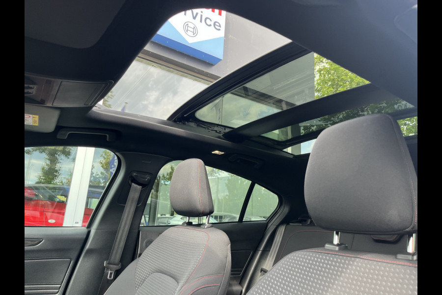Ford Focus 5 Drs. 1.0 EcoBoost ST Line Business | Panoramadak | Dodehoek | Camera | B&O | Adapt. Cruise | HUD | etc. etc.