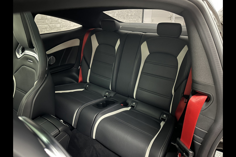 Mercedes-Benz C-Klasse Coupé 63 S AMG | Keramisch | Schaalstoelen | Carbon | AMG Driver's Package | Aero-Pakket | Panorama | Burmester | 12 maanden Bovag Garantie | Multi-Beam LED | Memory | ACC | Rij-Assistentie Pakket | Keyless-Go | Sfeerverlichting | Carplay | Rijklaarprijs.