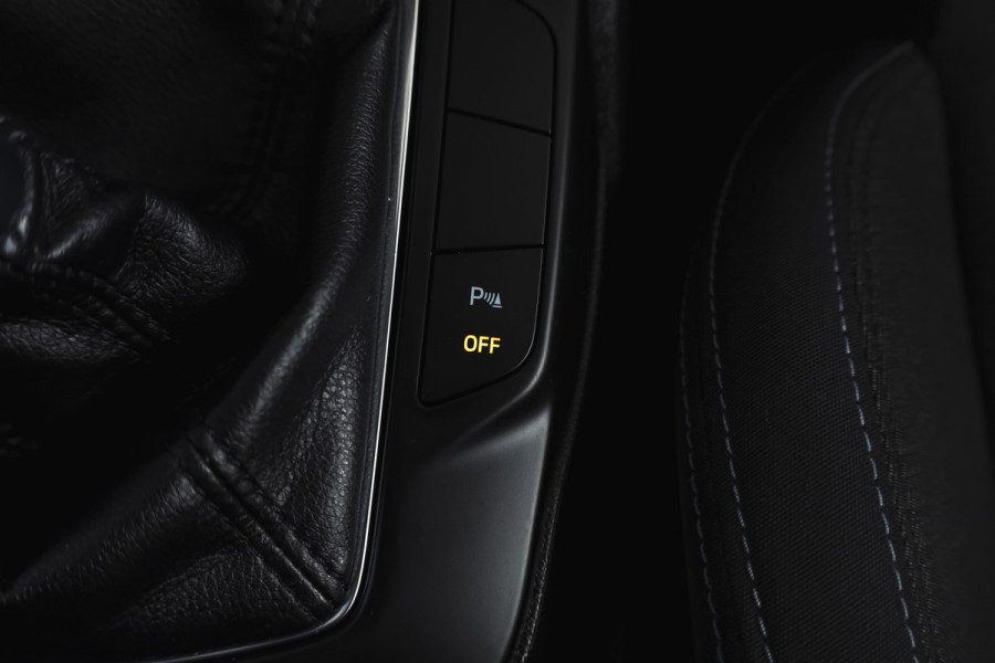 Ford Focus 1.0 EcoBoost 125 PK Active Business | Cruise | Winterpakket | PDC | NAV + App. Connect | Airco | Afn. Trekhaak | LM 17" |