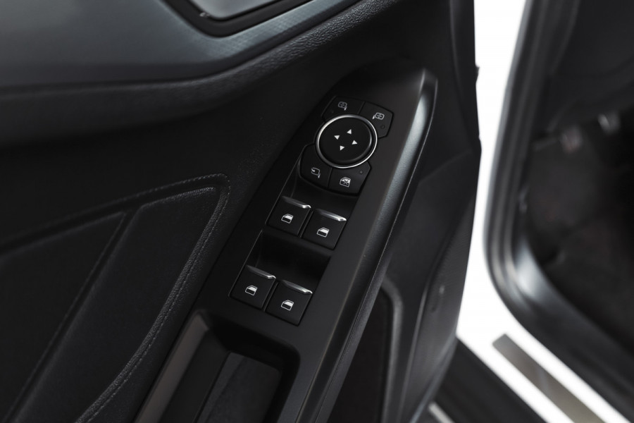 Ford Focus 1.0 EcoBoost 125 PK Active Business | Cruise | Winterpakket | PDC | NAV + App. Connect | Airco | Afn. Trekhaak | LM 17" |