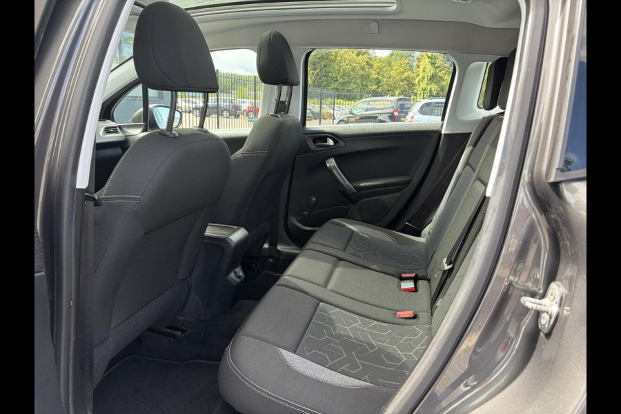 Peugeot 2008 1.2 PureTech Blue Lion D-riem vv in 2024 l Pano l Navi l 110pk l Trekhaak l Carplay l Airco l Cruise l Pdc l Recent beurt gehad l N.A.P l Apk tot 01-2027