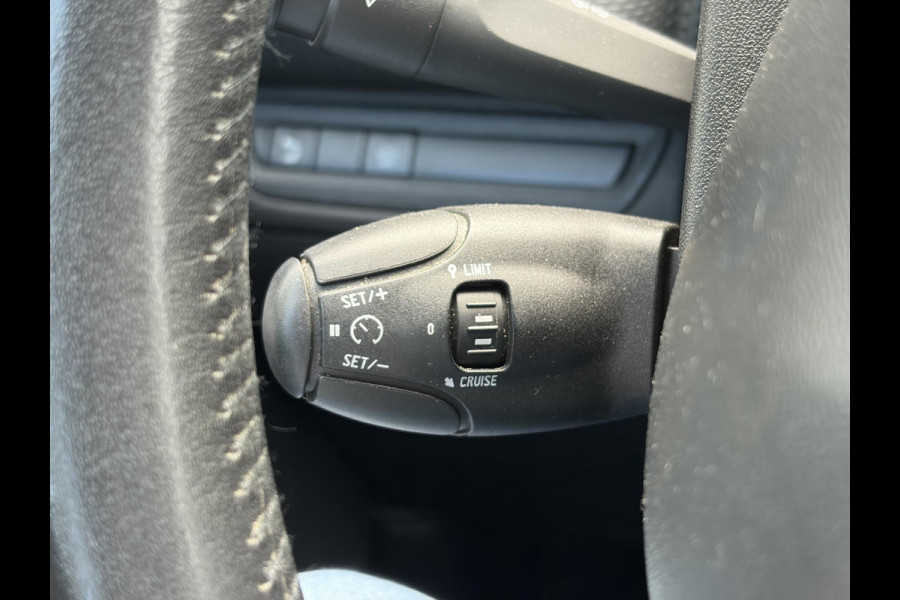 Peugeot 2008 1.2 PureTech Blue Lion D-riem vv in 2024 l Pano l Navi l 110pk l Trekhaak l Carplay l Airco l Cruise l Pdc l Recent beurt gehad l N.A.P l Apk tot 01-2027