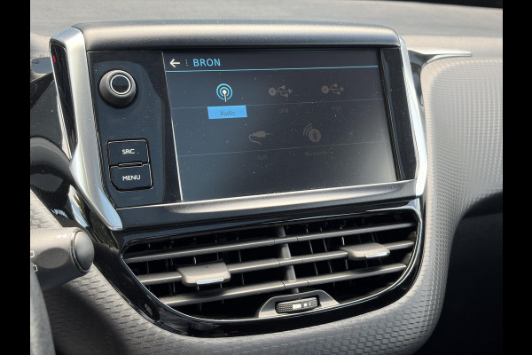 Peugeot 2008 1.2 PureTech Blue Lion D-riem vv in 2024 l Pano l Navi l 110pk l Trekhaak l Carplay l Airco l Cruise l Pdc l Recent beurt gehad l N.A.P l Apk tot 01-2027