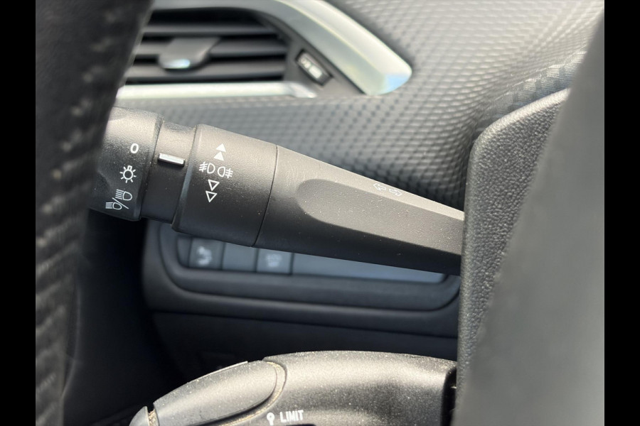 Peugeot 2008 1.2 PureTech Blue Lion D-riem vv in 2024 l Pano l Navi l 110pk l Trekhaak l Carplay l Airco l Cruise l Pdc l Recent beurt gehad l N.A.P l Apk tot 01-2027