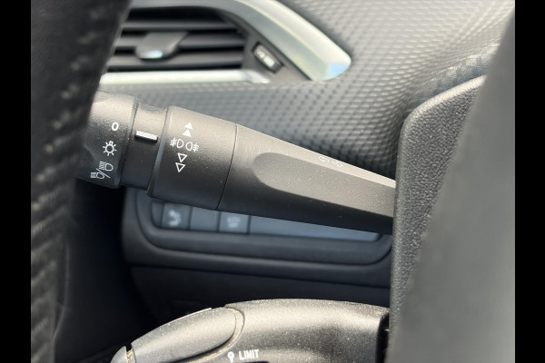 Peugeot 2008 1.2 PureTech Blue Lion D-riem vv in 2024 l Pano l Navi l 110pk l Trekhaak l Carplay l Airco l Cruise l Pdc l Recent beurt gehad l N.A.P l Apk tot 01-2027