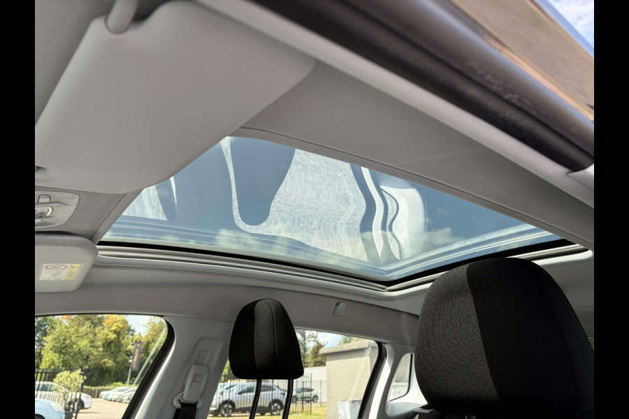 Peugeot 2008 1.2 PureTech Blue Lion D-riem vv in 2024 l Pano l Navi l 110pk l Trekhaak l Carplay l Airco l Cruise l Pdc l Recent beurt gehad l N.A.P l Apk tot 01-2027
