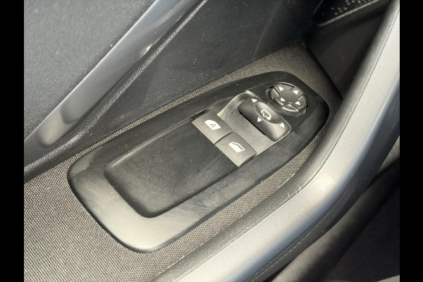 Peugeot 2008 1.2 PureTech Blue Lion D-riem vv in 2024 l Pano l Navi l 110pk l Trekhaak l Carplay l Airco l Cruise l Pdc l Recent beurt gehad l N.A.P l Apk tot 01-2027
