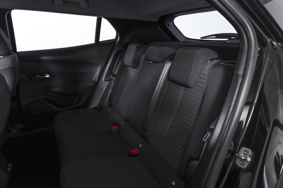 Peugeot 2008 1.2 PureTech 130 PK Active Pack - Automaat | Trekhaak | Cruise | Stoelverw. | PDC | Camera | App. Connect | LM 16" |