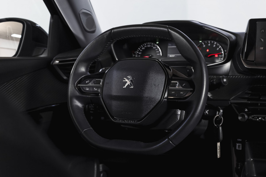 Peugeot 2008 1.2 PureTech 130 PK Active Pack - Automaat | Trekhaak | Cruise | Stoelverw. | PDC | Camera | App. Connect | LM 16" |