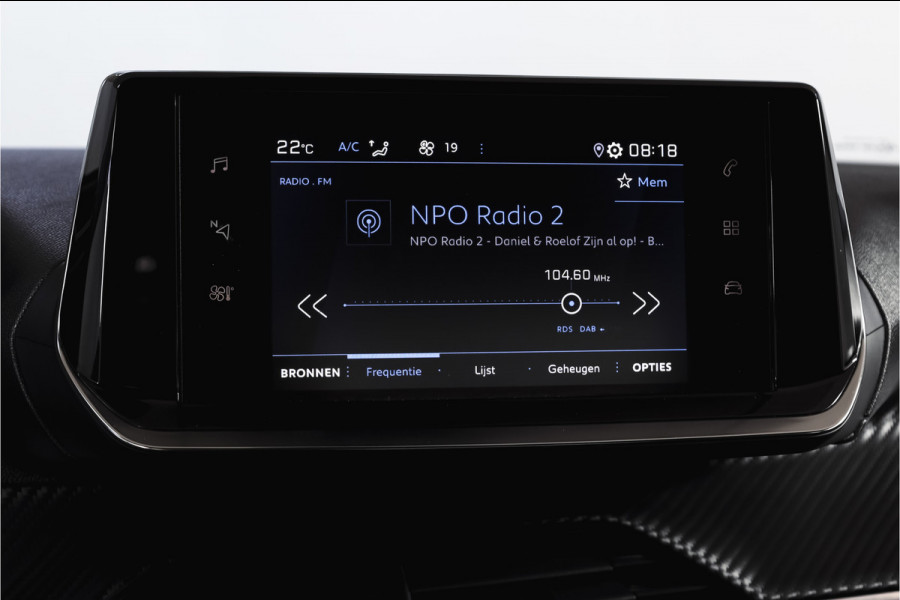 Peugeot 2008 1.2 PureTech 130 PK Active Pack - Automaat | Trekhaak | Cruise | Stoelverw. | PDC | Camera | App. Connect | LM 16" |