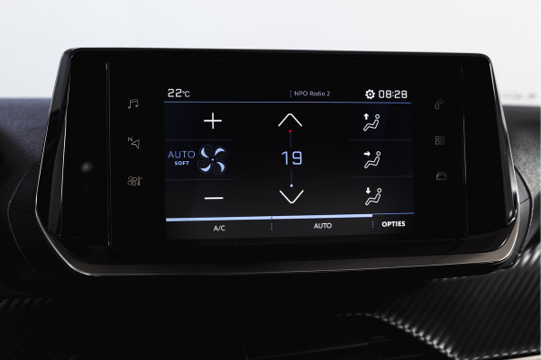 Peugeot 2008 1.2 PureTech 130 PK Active Pack - Automaat | Trekhaak | Cruise | Stoelverw. | PDC | Camera | App. Connect | LM 16" |