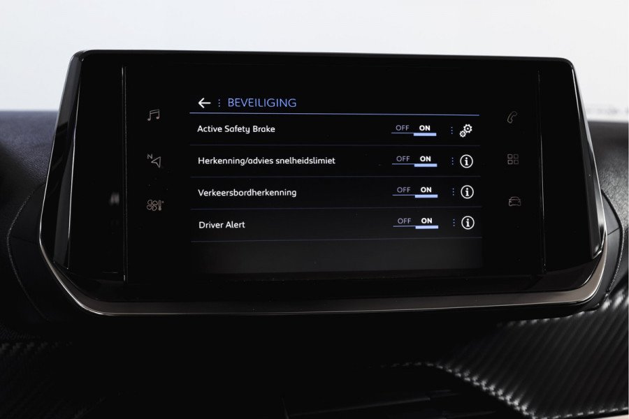 Peugeot 2008 1.2 PureTech 130 PK Active Pack - Automaat | Trekhaak | Cruise | Stoelverw. | PDC | Camera | App. Connect | LM 16" |