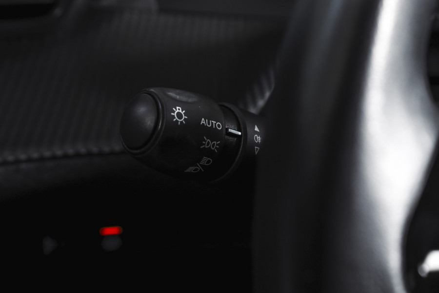 Peugeot 2008 1.2 PureTech 130 PK Active Pack - Automaat | Trekhaak | Cruise | Stoelverw. | PDC | Camera | App. Connect | LM 16" |