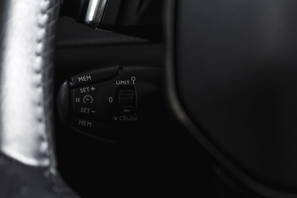 Peugeot 2008 1.2 PureTech 130 PK Active Pack - Automaat | Trekhaak | Cruise | Stoelverw. | PDC | Camera | App. Connect | LM 16" |