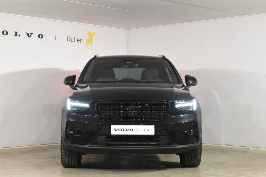 Volvo XC40 B3 177PK Automaat Plus Black Edition / Adaptive Cruise control / 360 Camera / Extra getint glas / 20'' velgen / Harman Kardon / Elektrisch verstelbare stoelen met geheugen / Stoel- en stuurverwarming