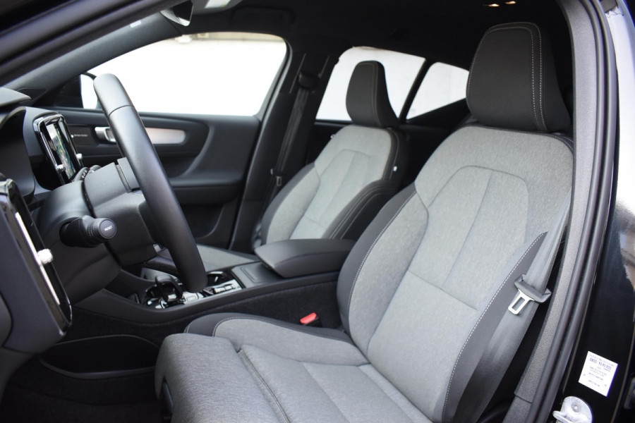 Volvo XC40 B3 177PK Automaat Plus Black Edition / Adaptive Cruise control / 360 Camera / Extra getint glas / 20'' velgen / Harman Kardon / Elektrisch verstelbare stoelen met geheugen / Stoel- en stuurverwarming