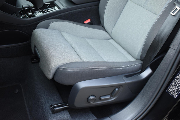 Volvo XC40 B3 177PK Automaat Plus Black Edition / Adaptive Cruise control / 360 Camera / Extra getint glas / 20'' velgen / Harman Kardon / Elektrisch verstelbare stoelen met geheugen / Stoel- en stuurverwarming
