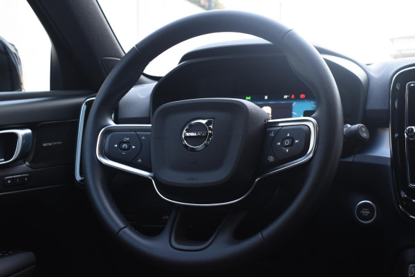 Volvo XC40 B3 177PK Automaat Plus Black Edition / Adaptive Cruise control / 360 Camera / Extra getint glas / 20'' velgen / Harman Kardon / Elektrisch verstelbare stoelen met geheugen / Stoel- en stuurverwarming