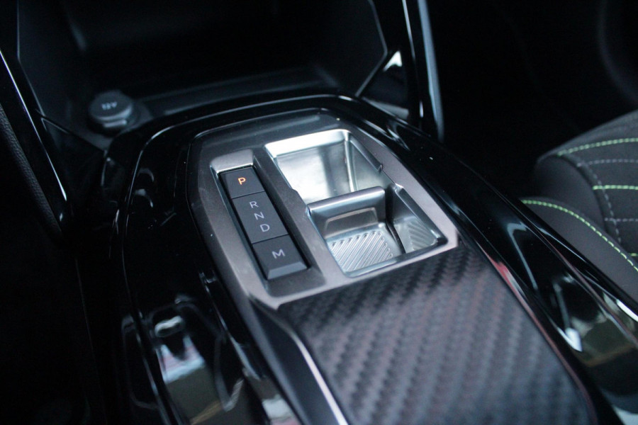 Peugeot 208 1.2 Hybrid 145PK AUTOMAAT GT PACK | DRAADLOZE APPLE CARPLAY/ANDROID AUTO | 17" LICHTMETALEN VELGEN | DRAADLOZE TELEFOONLADER | ACHTERUITRIJ CAMERA | CRUISE CONTROL | FULL LED KOPLAMPEN | KEYLESS ENTRY/START | CLIMATE CONTROL | PARKEERSENSOREN VOOR EN ACHTER | GETINTE ACHETRRUITEN |