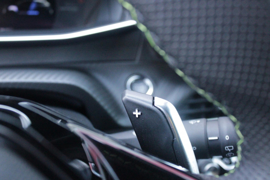 Peugeot 208 1.2 Hybrid 145PK AUTOMAAT GT PACK | DRAADLOZE APPLE CARPLAY/ANDROID AUTO | 17" LICHTMETALEN VELGEN | DRAADLOZE TELEFOONLADER | ACHTERUITRIJ CAMERA | CRUISE CONTROL | FULL LED KOPLAMPEN | KEYLESS ENTRY/START | CLIMATE CONTROL | PARKEERSENSOREN VOOR EN ACHTER | GETINTE ACHETRRUITEN |
