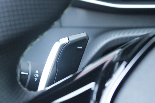 Peugeot 208 1.2 Hybrid 145PK AUTOMAAT GT PACK | DRAADLOZE APPLE CARPLAY/ANDROID AUTO | 17" LICHTMETALEN VELGEN | DRAADLOZE TELEFOONLADER | ACHTERUITRIJ CAMERA | CRUISE CONTROL | FULL LED KOPLAMPEN | KEYLESS ENTRY/START | CLIMATE CONTROL | PARKEERSENSOREN VOOR EN ACHTER | GETINTE ACHETRRUITEN |