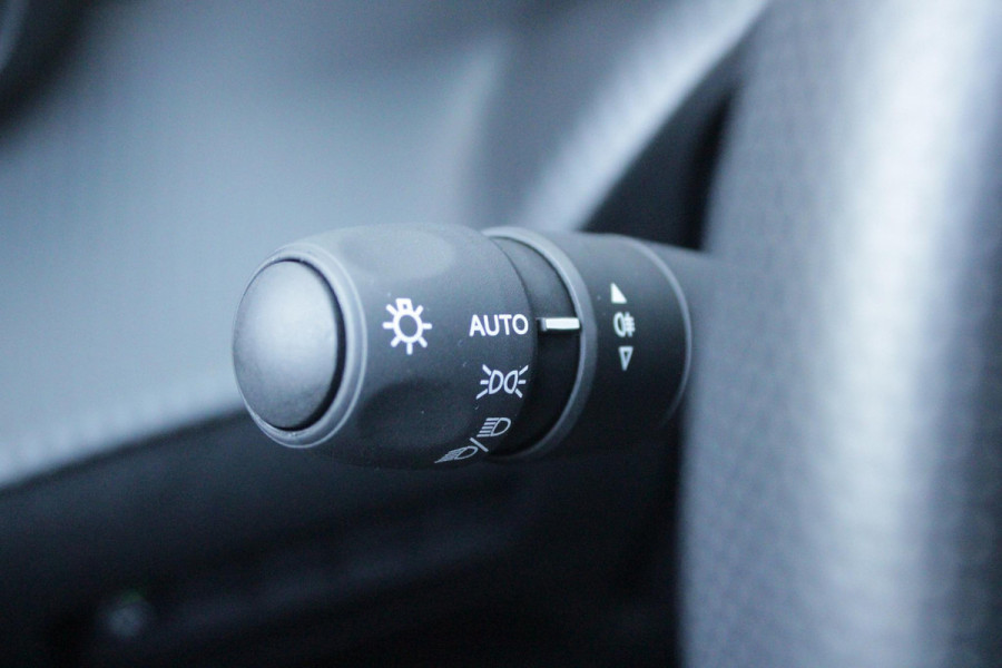 Peugeot 208 1.2 Hybrid 145PK AUTOMAAT GT PACK | DRAADLOZE APPLE CARPLAY/ANDROID AUTO | 17" LICHTMETALEN VELGEN | DRAADLOZE TELEFOONLADER | ACHTERUITRIJ CAMERA | CRUISE CONTROL | FULL LED KOPLAMPEN | KEYLESS ENTRY/START | CLIMATE CONTROL | PARKEERSENSOREN VOOR EN ACHTER | GETINTE ACHETRRUITEN |