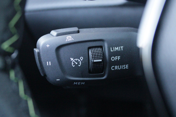 Peugeot 208 1.2 Hybrid 145PK AUTOMAAT GT PACK | DRAADLOZE APPLE CARPLAY/ANDROID AUTO | 17" LICHTMETALEN VELGEN | DRAADLOZE TELEFOONLADER | ACHTERUITRIJ CAMERA | CRUISE CONTROL | FULL LED KOPLAMPEN | KEYLESS ENTRY/START | CLIMATE CONTROL | PARKEERSENSOREN VOOR EN ACHTER | GETINTE ACHETRRUITEN |