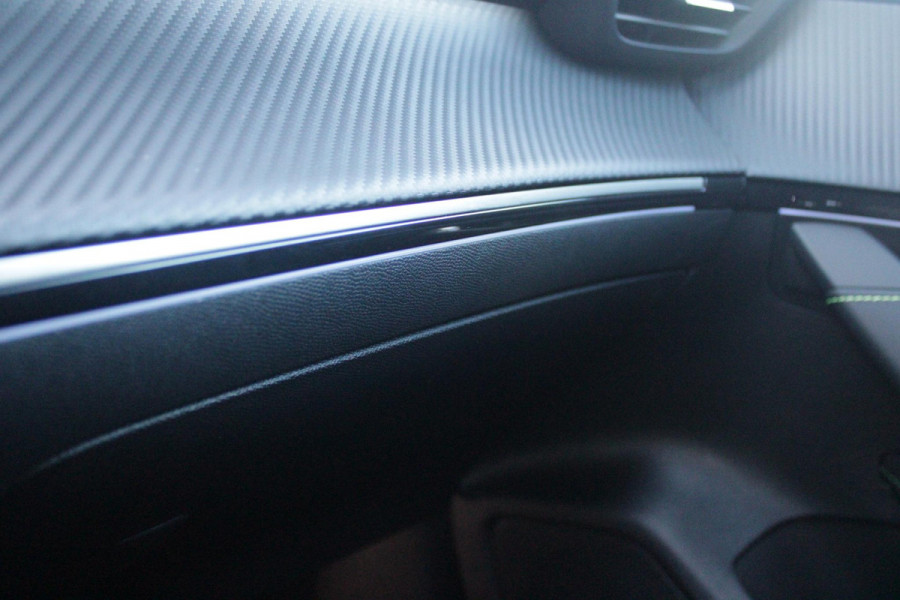 Peugeot 208 1.2 Hybrid 145PK AUTOMAAT GT PACK | DRAADLOZE APPLE CARPLAY/ANDROID AUTO | 17" LICHTMETALEN VELGEN | DRAADLOZE TELEFOONLADER | ACHTERUITRIJ CAMERA | CRUISE CONTROL | FULL LED KOPLAMPEN | KEYLESS ENTRY/START | CLIMATE CONTROL | PARKEERSENSOREN VOOR EN ACHTER | GETINTE ACHETRRUITEN |