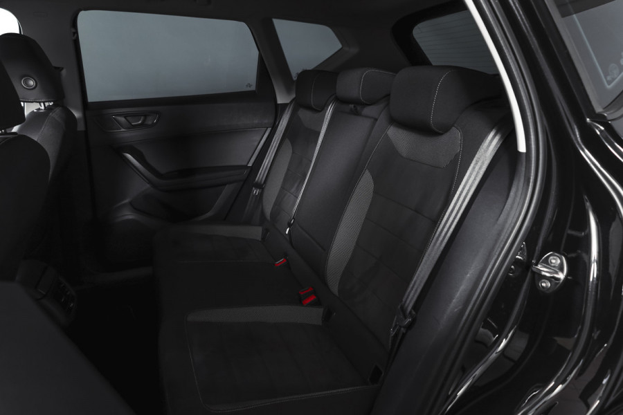 Seat Ateca 1.0 EcoTSI 115 PK Style Business Intense | Elek. Trekhaak | Dig. Cockpit | Adapt. Cruise | PDC | Camera | NAV + App. Connect | ECC | Elek. Klep | LM 17" |