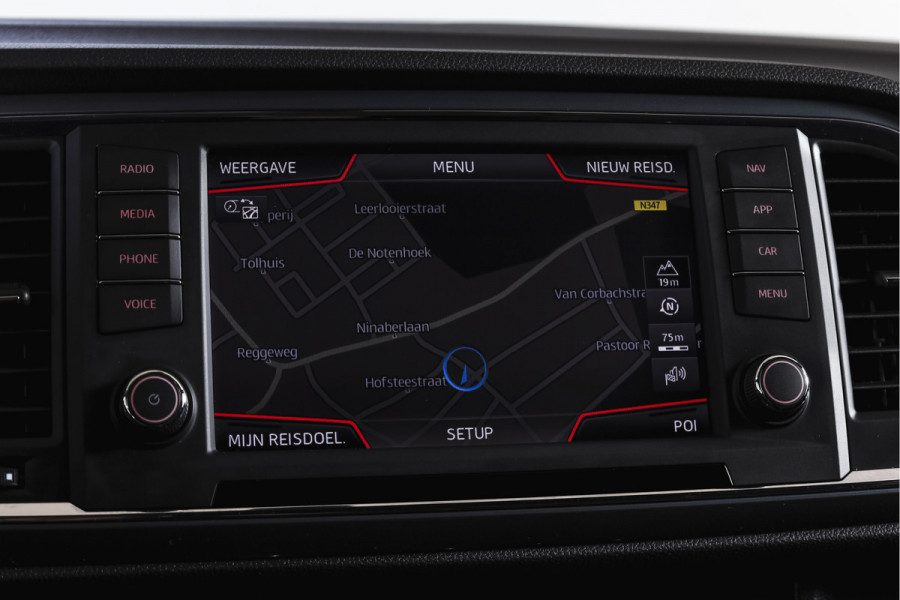 Seat Ateca 1.0 EcoTSI 115 PK Style Business Intense | Elek. Trekhaak | Dig. Cockpit | Adapt. Cruise | PDC | Camera | NAV + App. Connect | ECC | Elek. Klep | LM 17" |