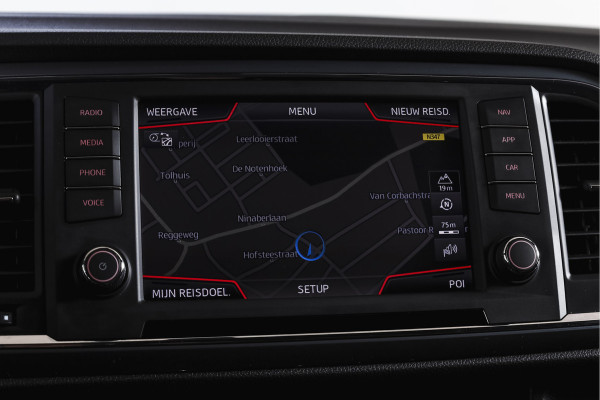 Seat Ateca 1.0 EcoTSI 115 PK Style Business Intense | Elek. Trekhaak | Dig. Cockpit | Adapt. Cruise | PDC | Camera | NAV + App. Connect | ECC | Elek. Klep | LM 17" |