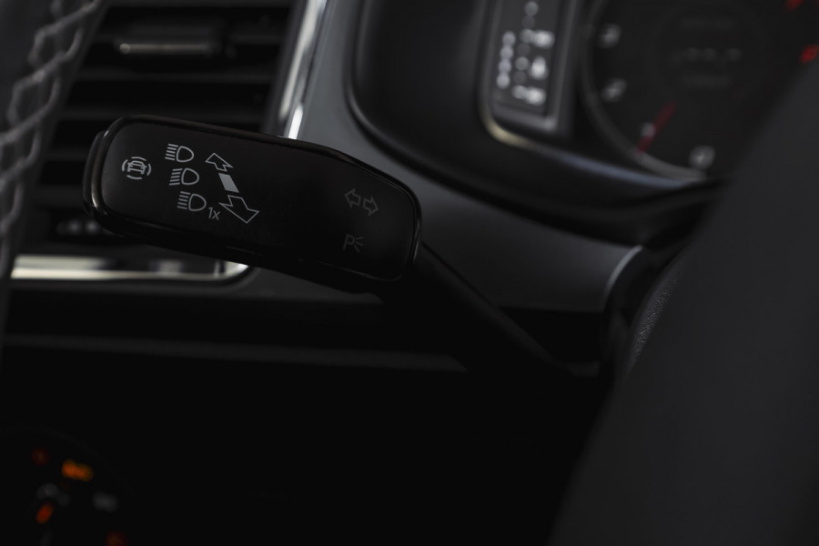 Seat Ateca 1.0 EcoTSI 115 PK Style Business Intense | Elek. Trekhaak | Dig. Cockpit | Adapt. Cruise | PDC | Camera | NAV + App. Connect | ECC | Elek. Klep | LM 17" |