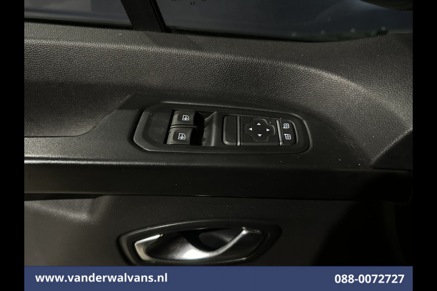 Renault Trafic 2.0 dCi 131pk L2H1 Euro6 Airco | LED | Cruisecontrol | 2500kg Trekhaak | Parkeersensoren Bijrijdersbank