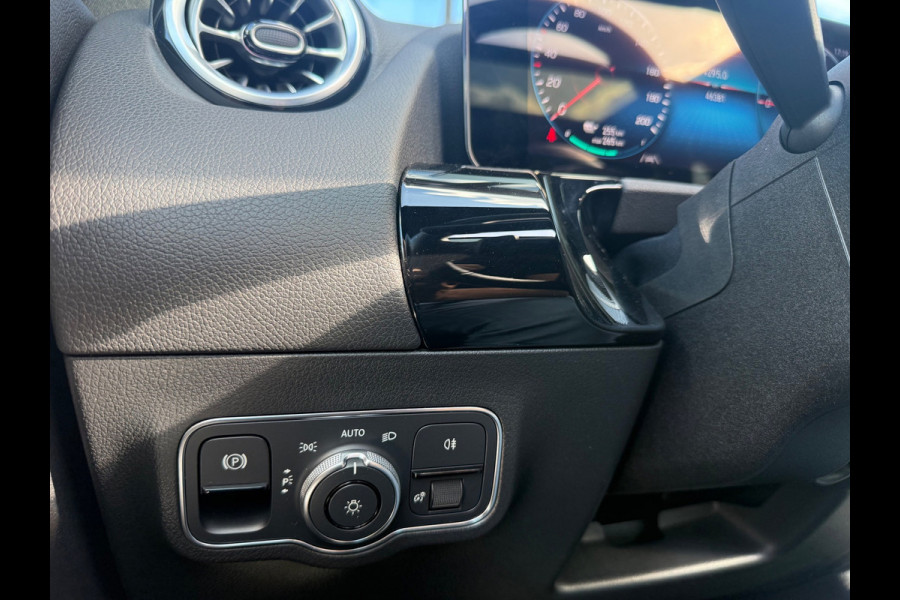 Mercedes-Benz EQA 250 Business Solution Luxury 67 kWh - Automaat - Pano/Schuifdak - Navi - Org.NL