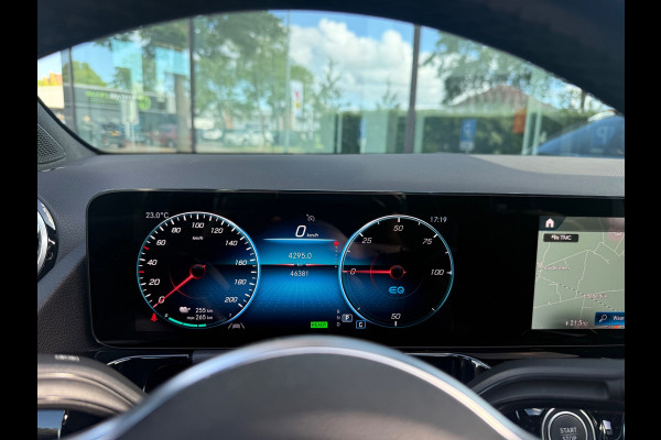 Mercedes-Benz EQA 250 Business Solution Luxury 67 kWh - Automaat - Pano/Schuifdak - Navi - Org.NL