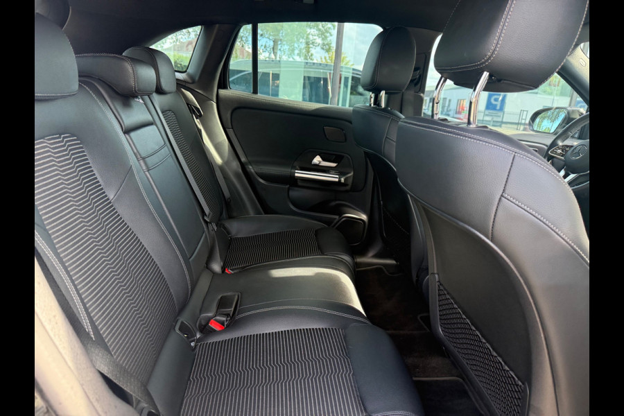 Mercedes-Benz EQA 250 Business Solution Luxury 67 kWh - Automaat - Pano/Schuifdak - Navi - Org.NL