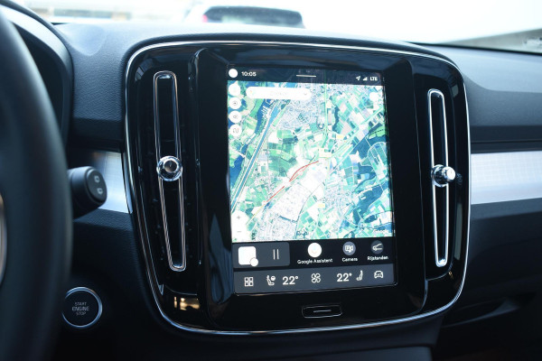 Volvo XC40 B3 177PK Automaat Plus Black Edition / Adaptive Cruise control / 360 Camera / Extra getint glas / 20'' velgen / Harman Kardon / Elektrisch verstelbare stoelen met geheugen / Stoel- en stuurverwarming