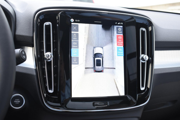 Volvo XC40 B3 177PK Automaat Plus Black Edition / Adaptive Cruise control / 360 Camera / Extra getint glas / 20'' velgen / Harman Kardon / Elektrisch verstelbare stoelen met geheugen / Stoel- en stuurverwarming