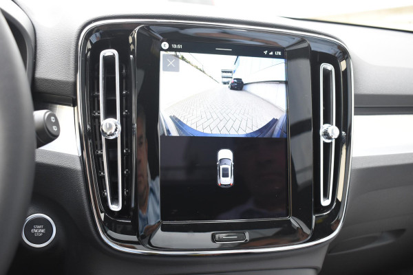Volvo XC40 B3 177PK Automaat Plus Black Edition / Adaptive Cruise control / 360 Camera / Extra getint glas / 20'' velgen / Harman Kardon / Elektrisch verstelbare stoelen met geheugen / Stoel- en stuurverwarming