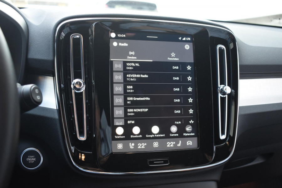 Volvo XC40 B3 177PK Automaat Plus Black Edition / Adaptive Cruise control / 360 Camera / Extra getint glas / 20'' velgen / Harman Kardon / Elektrisch verstelbare stoelen met geheugen / Stoel- en stuurverwarming