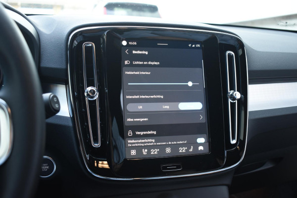 Volvo XC40 B3 177PK Automaat Plus Black Edition / Adaptive Cruise control / 360 Camera / Extra getint glas / 20'' velgen / Harman Kardon / Elektrisch verstelbare stoelen met geheugen / Stoel- en stuurverwarming