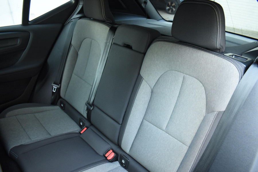 Volvo XC40 B3 177PK Automaat Plus Black Edition / Adaptive Cruise control / 360 Camera / Extra getint glas / 20'' velgen / Harman Kardon / Elektrisch verstelbare stoelen met geheugen / Stoel- en stuurverwarming