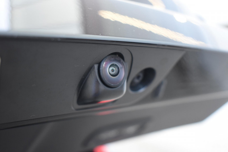 Volvo XC40 B3 177PK Automaat Plus Black Edition / Adaptive Cruise control / 360 Camera / Extra getint glas / 20'' velgen / Harman Kardon / Elektrisch verstelbare stoelen met geheugen / Stoel- en stuurverwarming