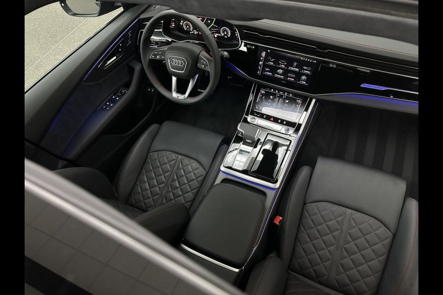 Audi Q8 60e 490pk #RS-Stoelen | 4WS | OLED | Laser-LED | Carbon | Massage | Ventilatie | Valcona Leder+ Pakket | B&O Sound | 23'' | Alcantara hemel | Head-Up | Soft-Close | Panodak | 2x Memory | Trekhaak | Keyless-Entry | Luchtvering | Achterasbesturing | Nw.Pr. 160.000,= | Fabrieksgarantie | Direct rijden.