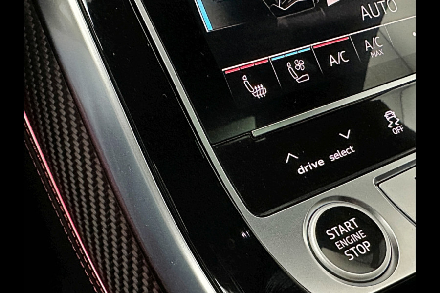 Audi Q8 60e 490pk #RS-Stoelen | 4WS | OLED | Laser-LED | Carbon | Massage | Ventilatie | Valcona Leder+ Pakket | B&O Sound | 23'' | Alcantara hemel | Head-Up | Soft-Close | Panodak | 2x Memory | Trekhaak | Keyless-Entry | Luchtvering | Achterasbesturing | Nw.Pr. 160.000,= | Fabrieksgarantie | Direct rijden.