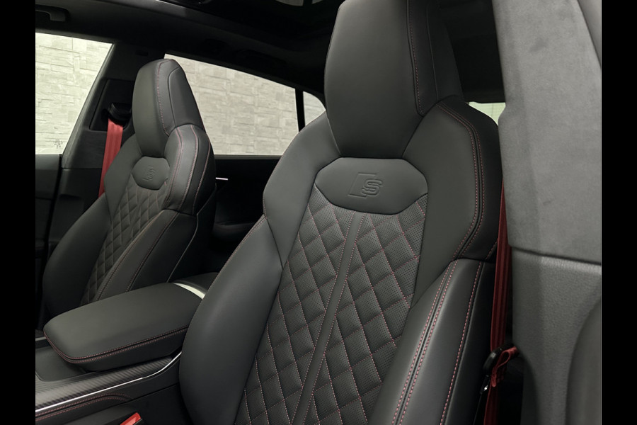Audi Q8 60e 490pk #RS-Stoelen | 4WS | OLED | Laser-LED | Carbon | Massage | Ventilatie | Valcona Leder+ Pakket | B&O Sound | 23'' | Alcantara hemel | Head-Up | Soft-Close | Panodak | 2x Memory | Trekhaak | Keyless-Entry | Luchtvering | Achterasbesturing | Nw.Pr. 160.000,= | Fabrieksgarantie | Direct rijden.