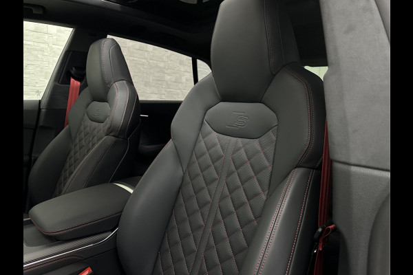 Audi Q8 60e 490pk #RS-Stoelen | 4WS | OLED | Laser-LED | Carbon | Massage | Ventilatie | Valcona Leder+ Pakket | B&O Sound | 23'' | Alcantara hemel | Head-Up | Soft-Close | Panodak | 2x Memory | Trekhaak | Keyless-Entry | Luchtvering | Achterasbesturing | Nw.Pr. 160.000,= | Fabrieksgarantie | Direct rijden.